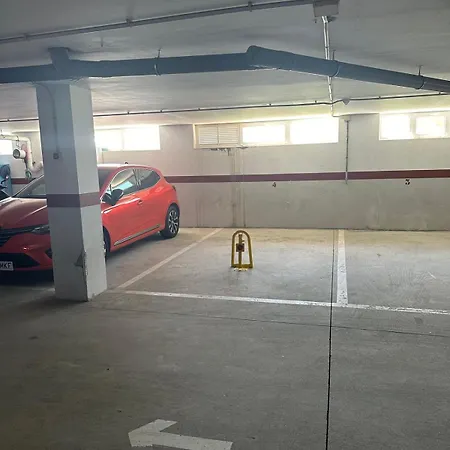 Con Encanto En Primera Linea De Plaza, Parking Privado Gratis *