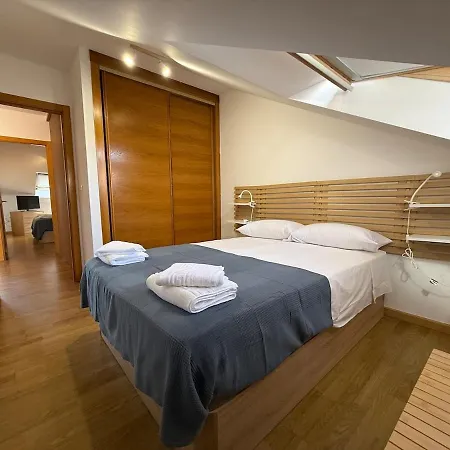 Con Encanto En Primera Linea De Plaza, Parking Privado Gratis *
