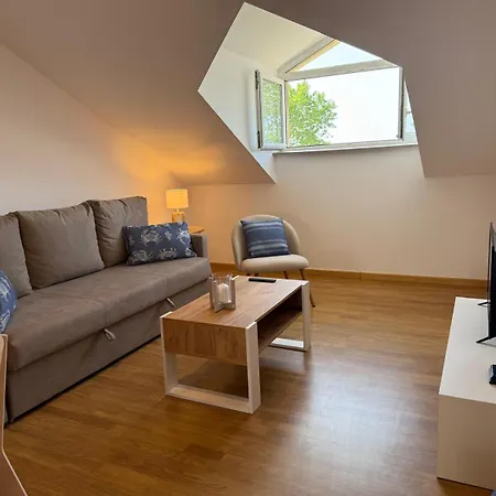 Con Encanto En Primera Linea De Plaza, Parking Privado Gratis *